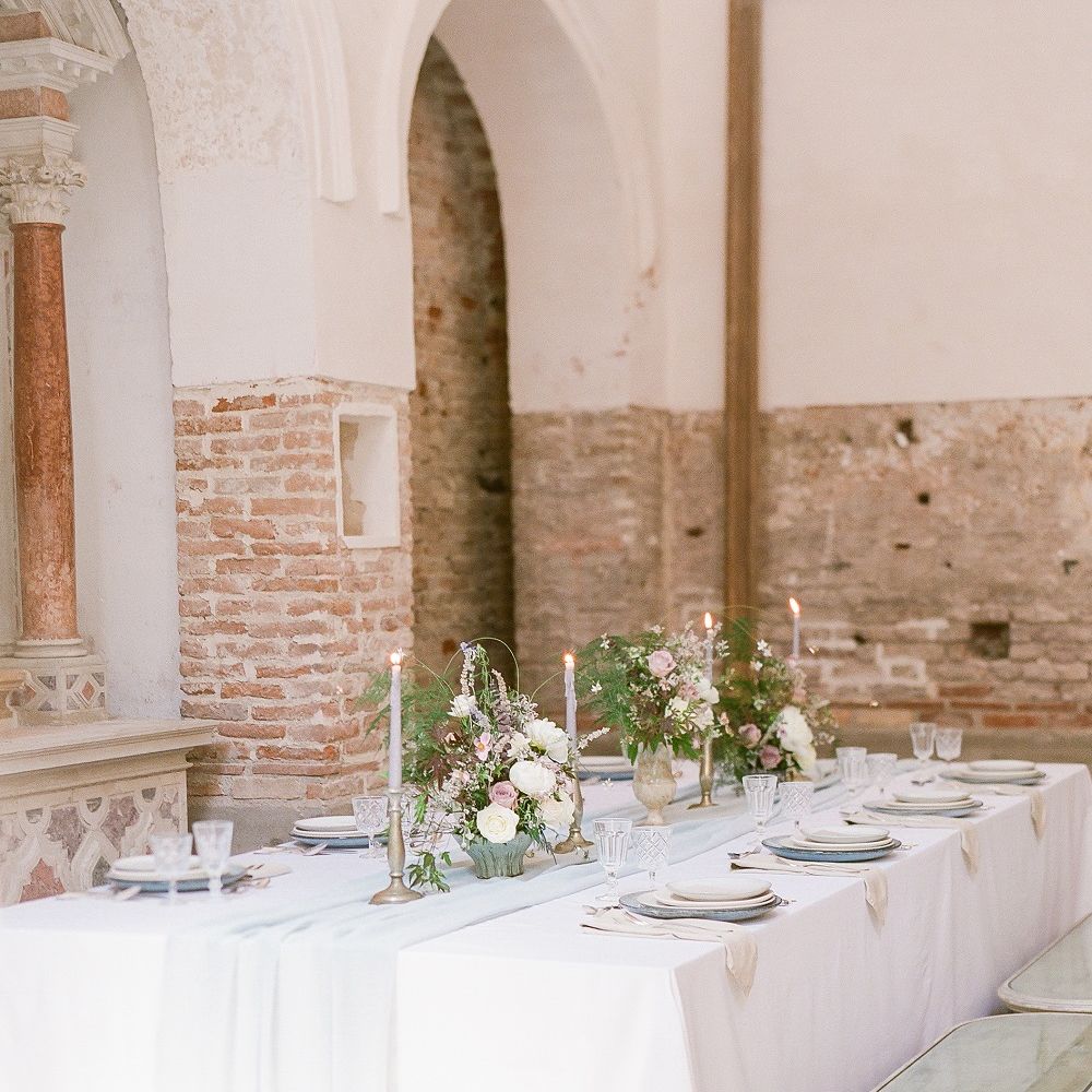 Creative Direction by <a href="https://www.averybelovedwedding.com/" target="_blank">A Very Beloved Wedding</a> | Images by <a href="https://www.sandraaberg.com/weddings/" target="_blank">Sandra Åberg Photography</a>