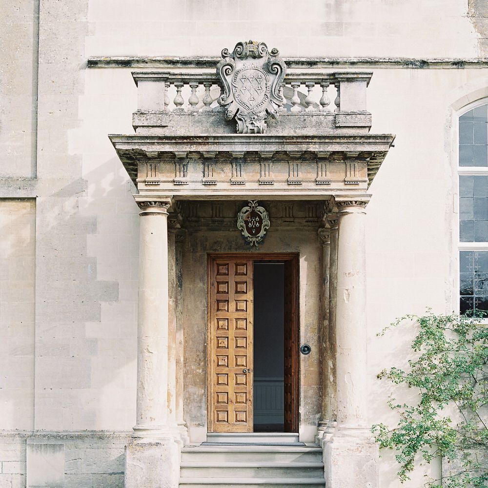 #crowedding Elmore Court