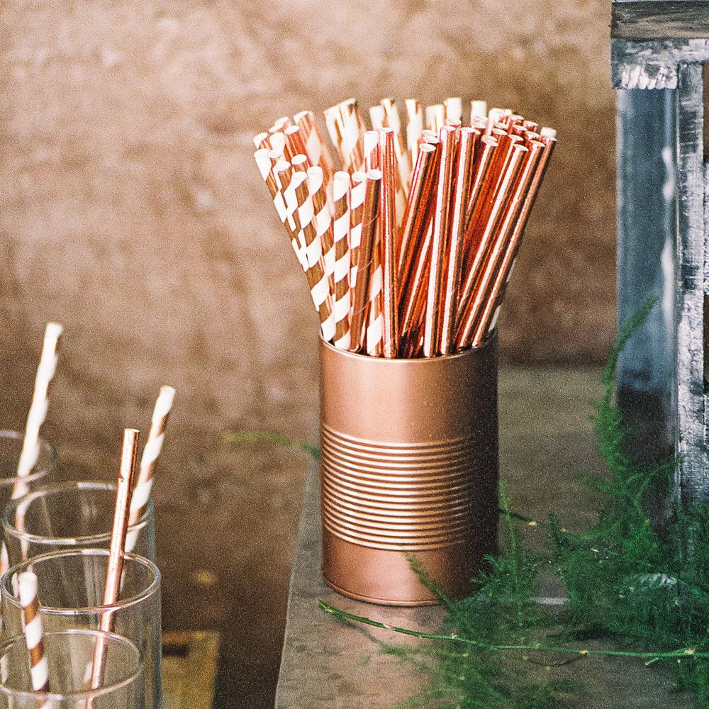 #crowedding stripey straw decor