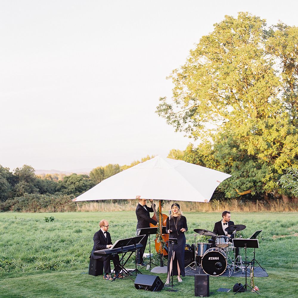 #crowedding Elmore Court outdoor reception