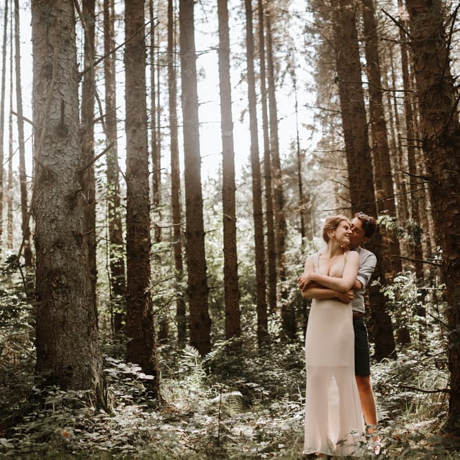 Festival Wedding At Campsite In Holland With A Picnic Reception & Images From Green Antlers Photography