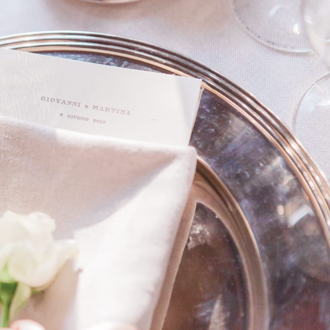 Place Setting With Fresh Flower Favour
