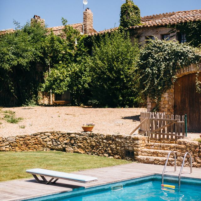 Tropical Inspired Wedding Decor For An Outdoor Wedding Reception In Spain