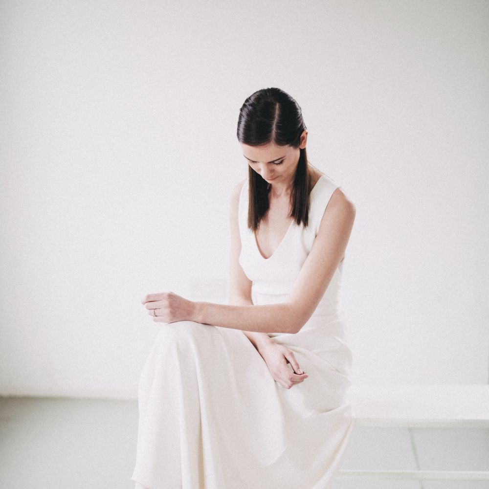 Minimal Elegant Bridal Inspiration Shoot With Ikebana Inspired Floral Arrangements By Kitten Grayson // Planned & Styled By Anemone Style // Images Genevieve Wedding Photography