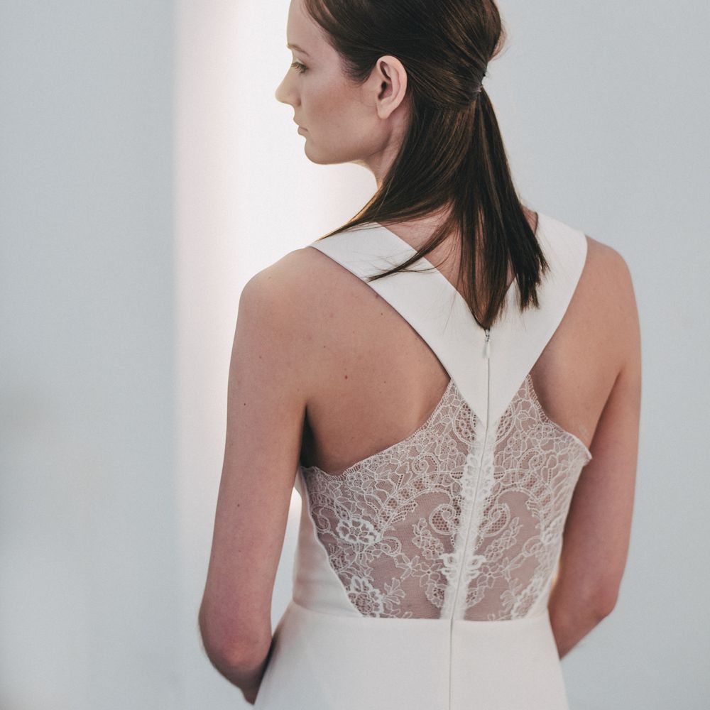 Minimal Elegant Bridal Inspiration Shoot With Ikebana Inspired Floral Arrangements By Kitten Grayson // Planned & Styled By Anemone Style // Images Genevieve Wedding Photography