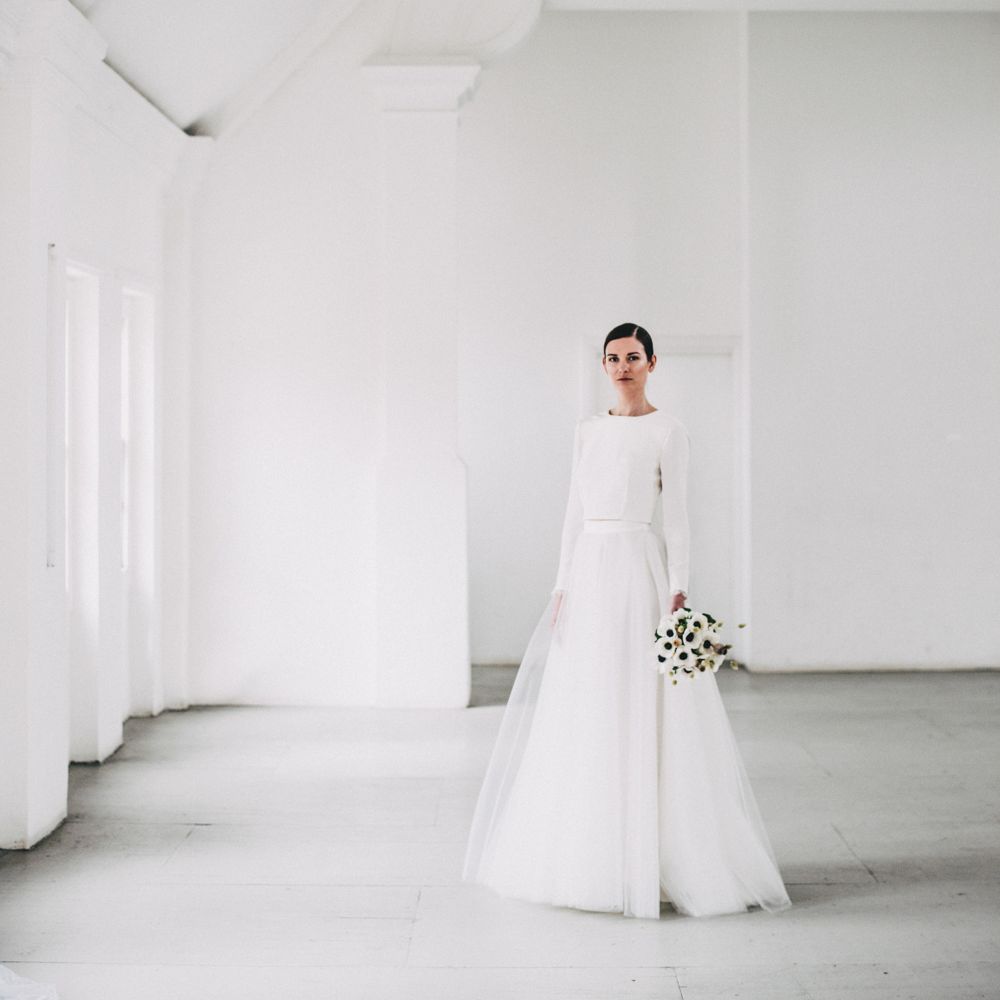 Minimal Elegant Bridal Inspiration Shoot With Ikebana Inspired Floral Arrangements By Kitten Grayson // Planned & Styled By Anemone Style // Images Genevieve Wedding Photography