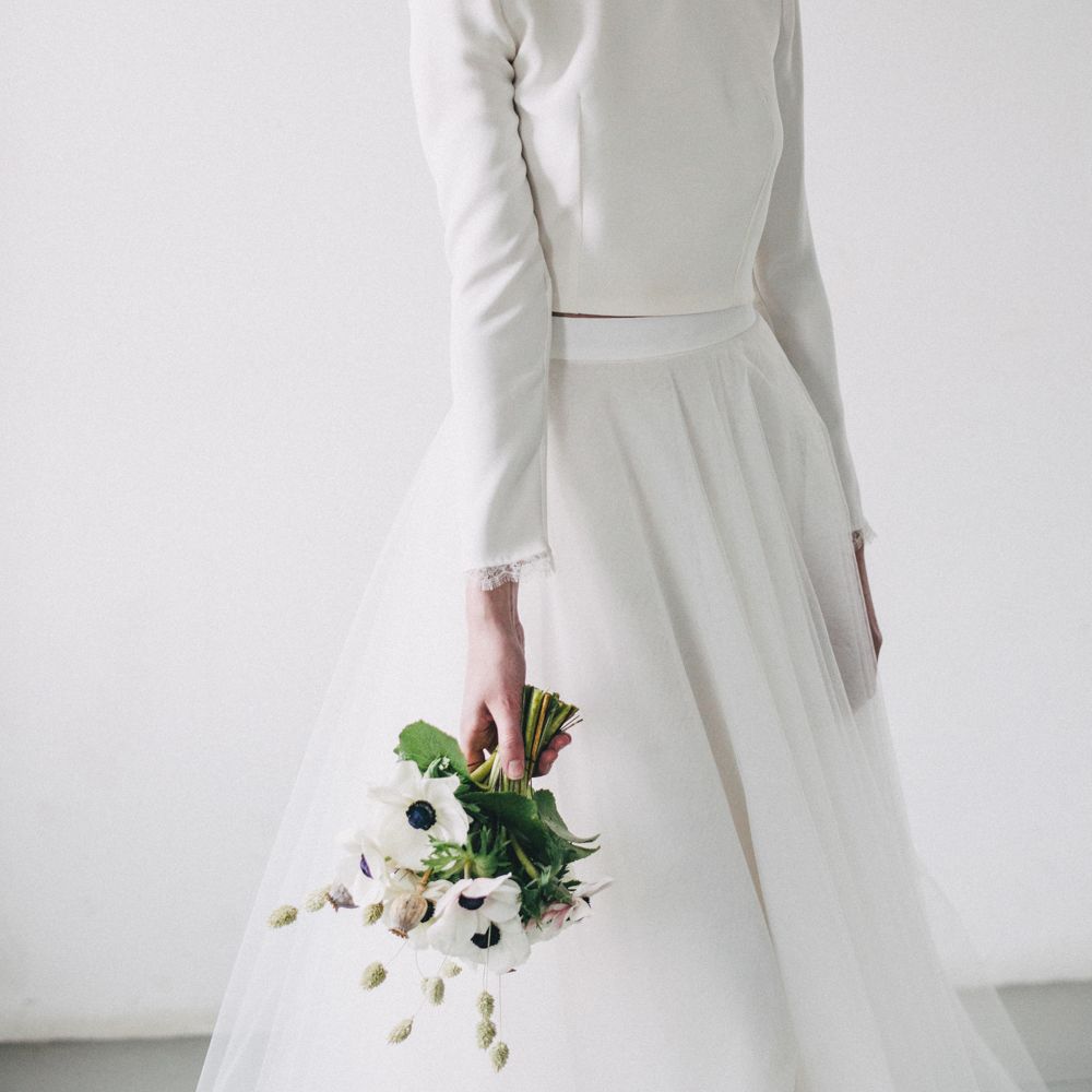 Minimal Elegant Bridal Inspiration Shoot With Ikebana Inspired Floral Arrangements By Kitten Grayson // Planned & Styled By Anemone Style // Images Genevieve Wedding Photography