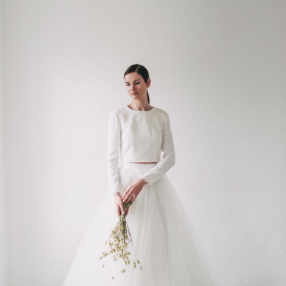 Minimal Elegant Bridal Inspiration Shoot With Ikebana Inspired Floral Arrangements By Kitten Grayson // Planned & Styled By Anemone Style // Images Genevieve Wedding Photography