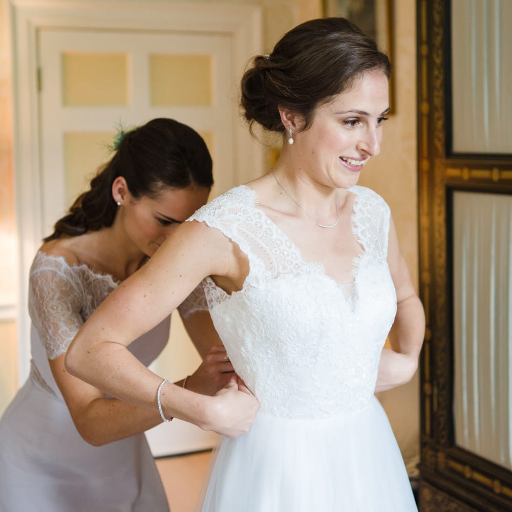 Wedding Morning Bridal Preparations | Beautiful Classic Wedding at Cornwell Manor | Lucy Davenport Photography