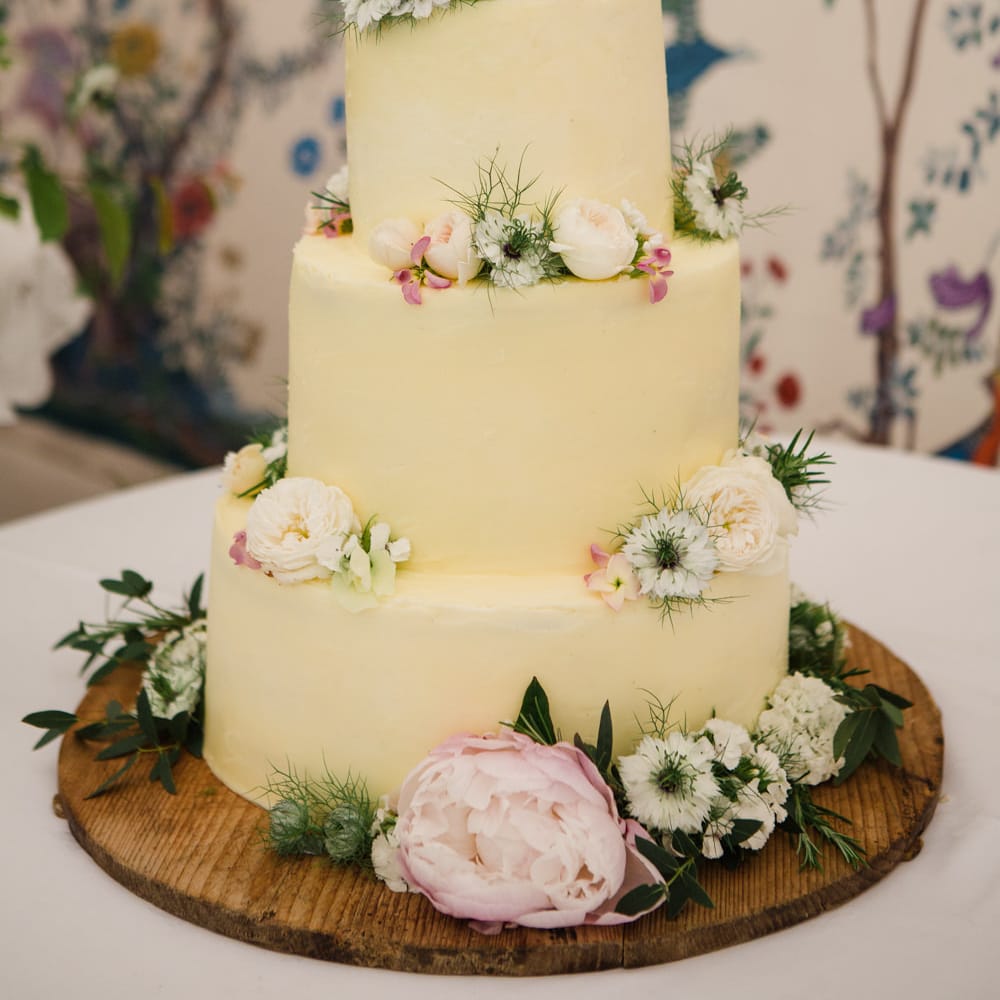 Wedding Cake with Flower Decor | Beautiful Classic Wedding at Cornwell Manor | Lucy Davenport Photography