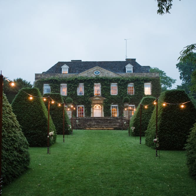Beautiful Classic Wedding at Cornwell Manor | Lucy Davenport Photography
