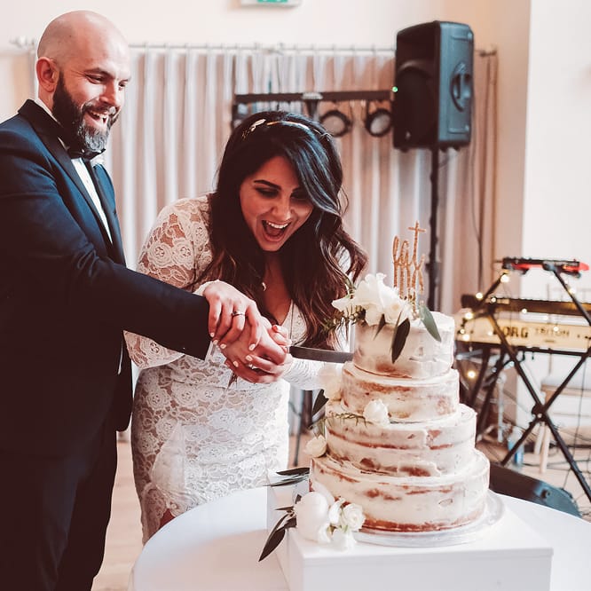 Bride & Groom Cut The Cake | Semi Naked Wedding Cake | Lemonade Pictures