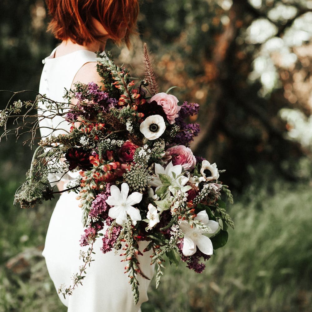 Image via <a href="https://greenweddingshoes.com/idyllic countryside bridal inspiration/" target="_blank">Green Wedding Shoes</a>