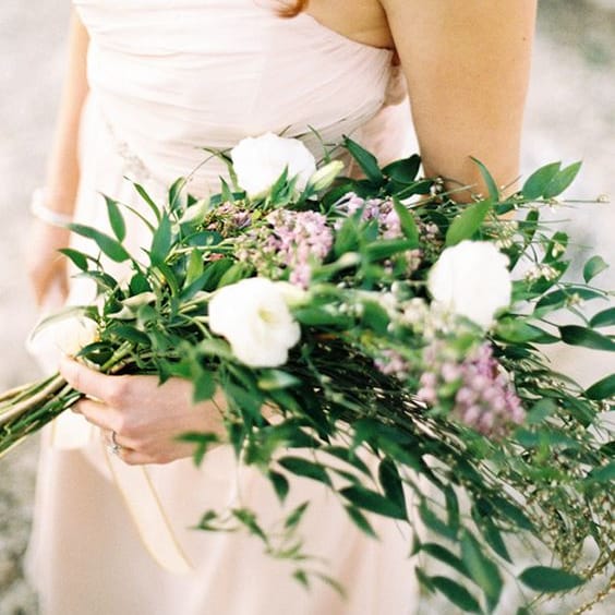 Image via <a href="https://www.100layercake.com/blog/2013/05/23/grecian inspired elopement" target="_blank">100 Layer Cake</a>
