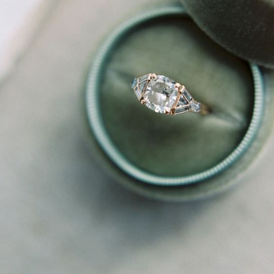 Diamond Engagement Ring | Summer Styling Reimagined | Image via <a href="https://weddingsparrow.com/article/autumnal michigan wedding ideas in gold and amber" rel="noopener" target="_blank”>Wedding Sparrow</a> | Image by <a href="https://krmorenophoto.com/" rel="noopener" target="_blank”> K.R. Moreno</a>