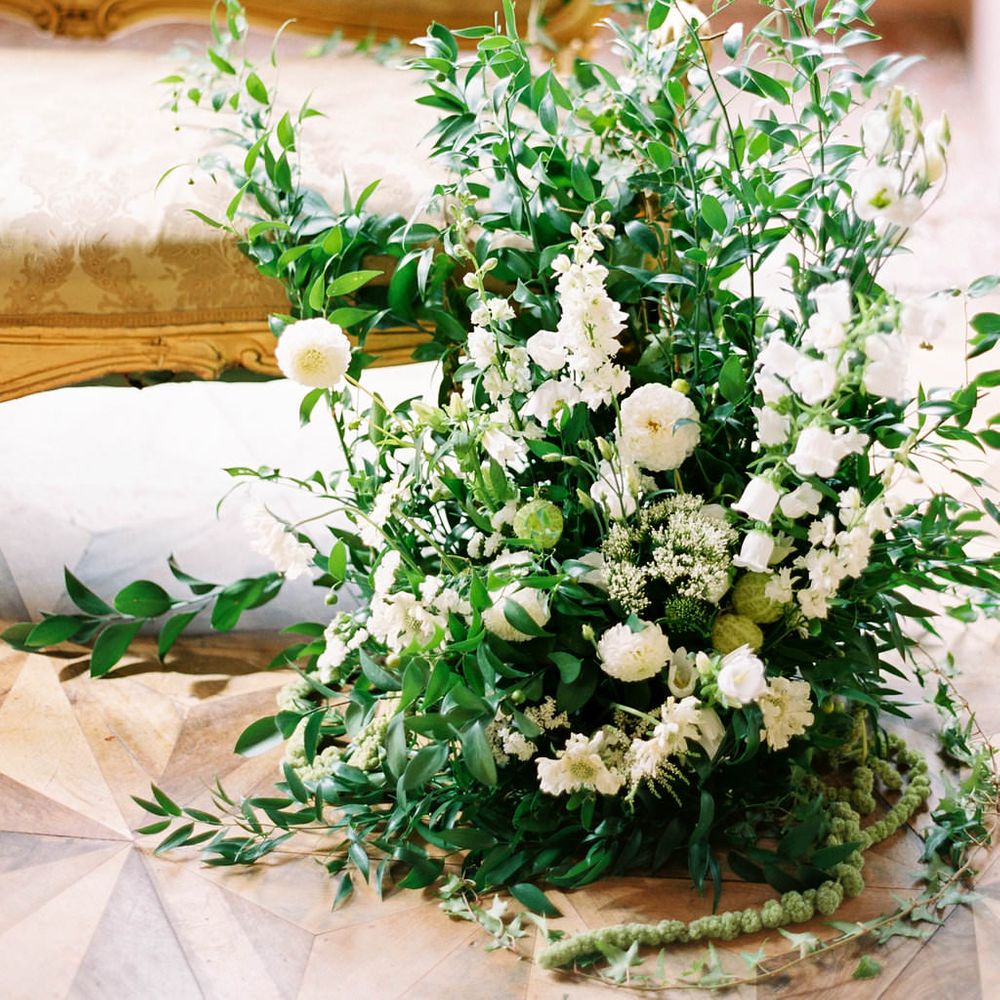 Green & White Buttonholes | Summer Styling Reimagined | Styling by <a href="https://www.averybelovedwedding.com" rel="noopener" target="_blank">A Very Beloved Wedding</a> | Image by <a href="https://ashleyludaescher.com" rel="noopener" target="_blank">Ashley Ludaescher</a>