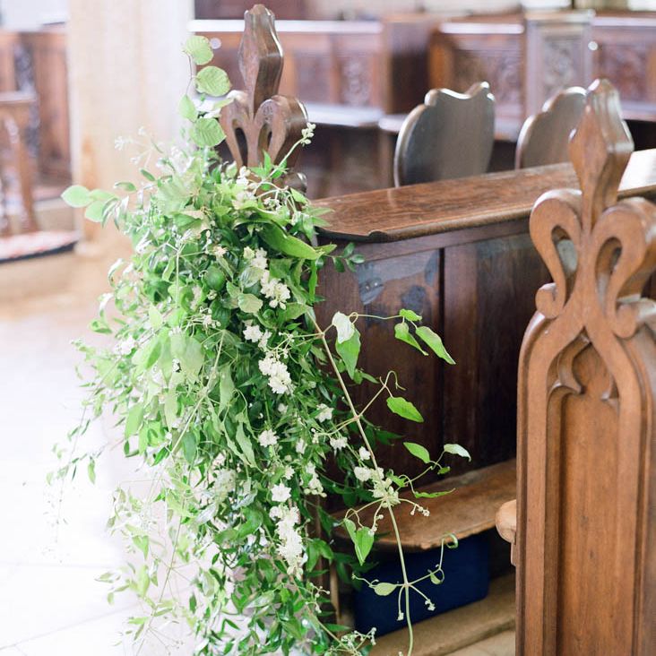 Pew End Florals | Summer Styling Reimagined | Florals by <a href="https://rubyandthewolf.com/ " rel="noopener" target="_blank”>Ruby & The Wolf </a> | Image by <a href="https://taylorandporter.co.uk/ " rel="noopener" target="_blank”>Taylor & Porter </a>