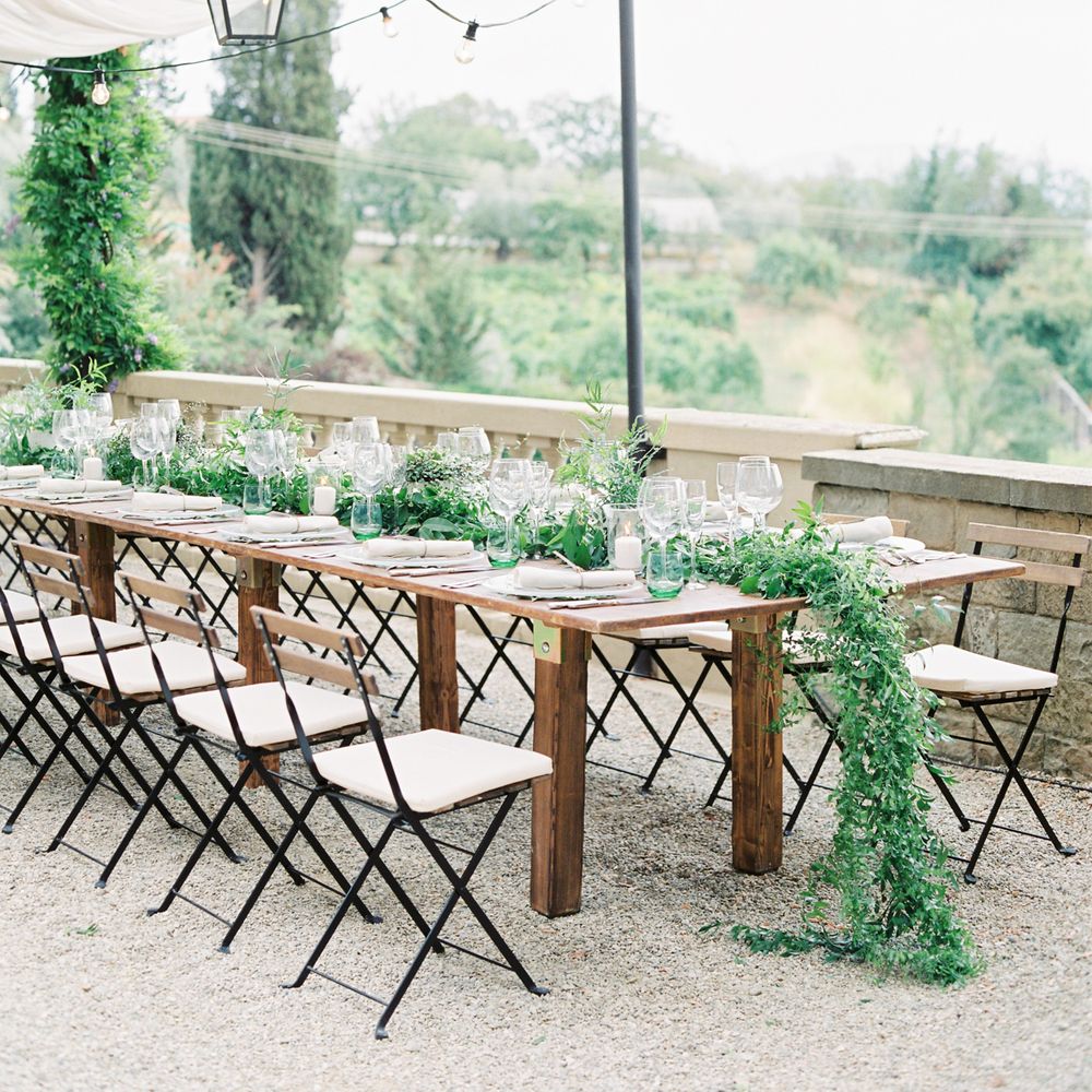 Outdoor Wedding Reception | Summer Styling Reimagined | Styling by <a href="https://www.averybelovedwedding.com" rel="noopener" target="_blank">A Very Beloved Wedding</a> | Image by <a href="https://www.stefaniekapraphoto.com" rel="noopener" target="_blank">Stefanie Kapra</a>