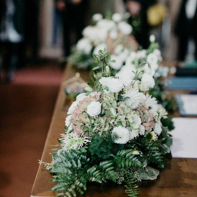 Greenery & White Flower Arrangements | That Day Wedding Planner | Carla Penoncelli Photography