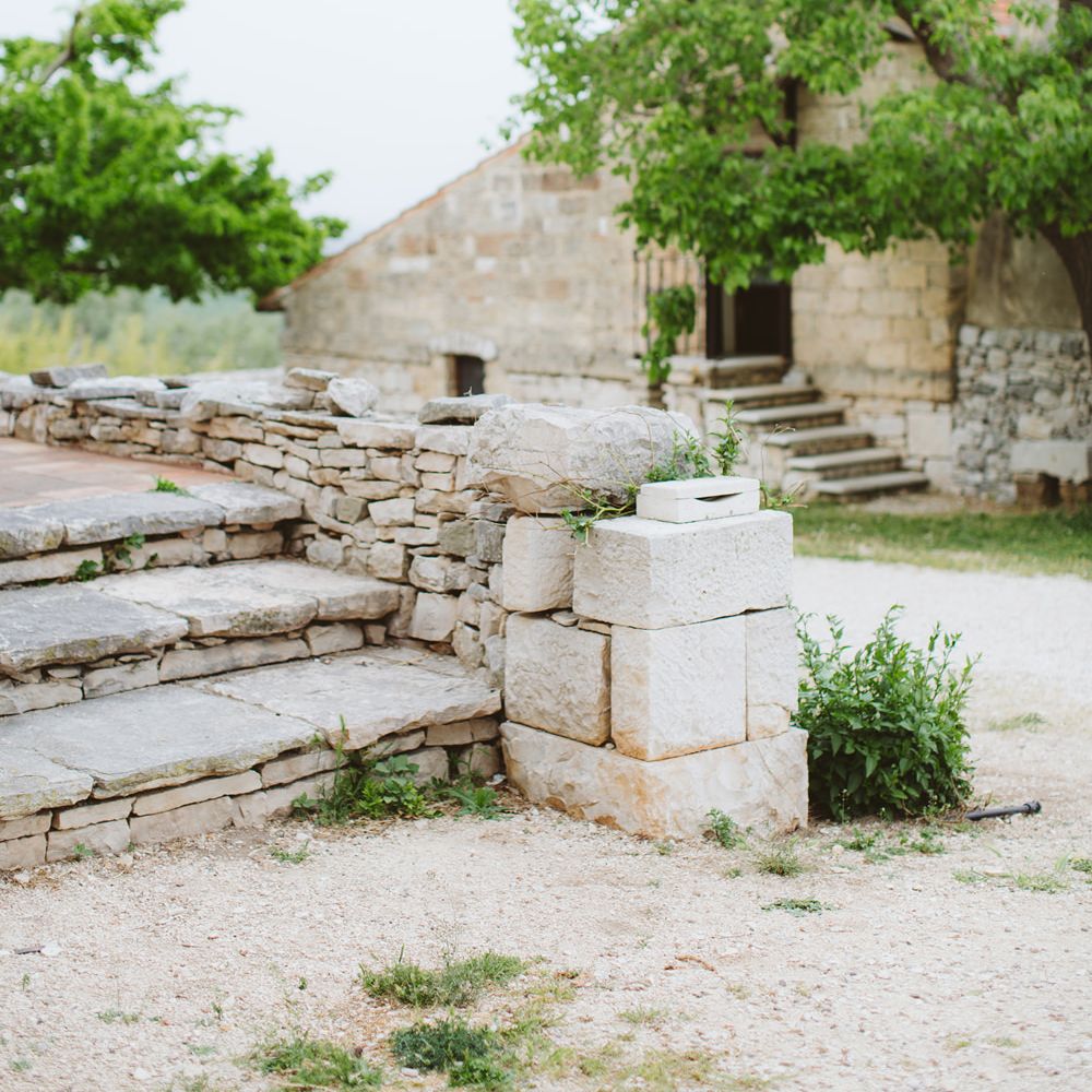 Natural Wedding Inspiration in the Apulian Karst Lands | Cristina Firotto Event Design | Valentina Oprandi Photography