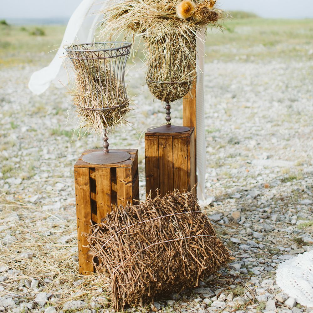 Straw Wedding Decor | Bride in Alessia Baldi Gown | Cristina Firotto Event Design | Valentina Oprandi Photography