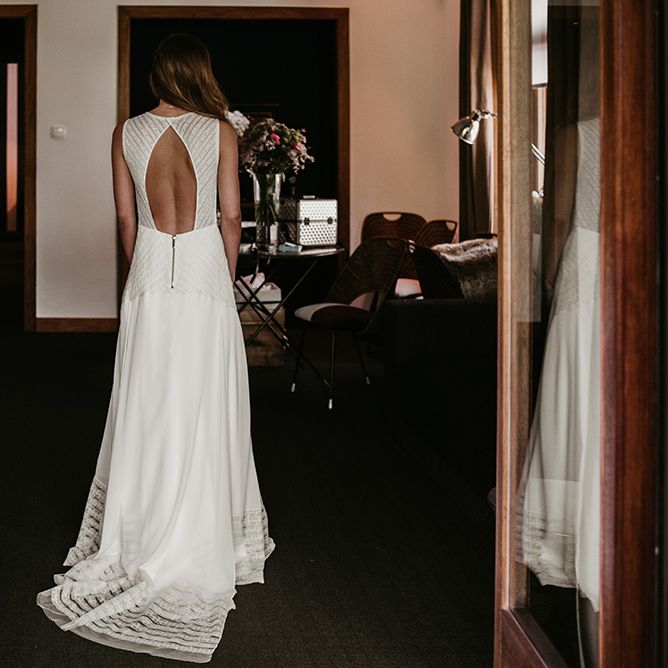 Backless Teresa Helbig Bridal Gown | Authentic Spanish Wedding at Masia Ribas, Barcelona | Sara Lobla Photography