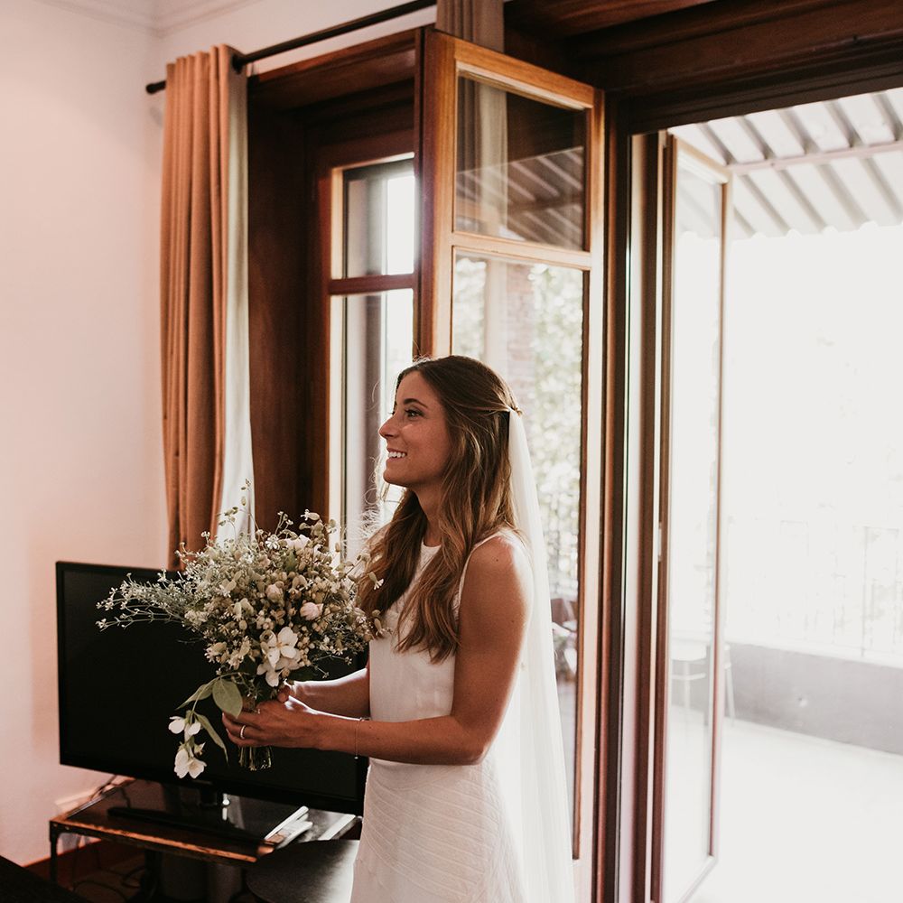 Wedding Morning Bridal Preparations | Bride in Teresa Helbig Wedding Dress | Authentic Spanish Wedding at Masia Ribas, Barcelona | Sara Lobla Photography
