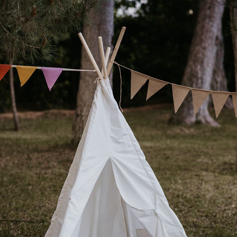 Tipi with Rug &amp; Bunting Decor | Authentic Spanish Wedding at Masia Ribas, Barcelona | Sara Lobla Photography
