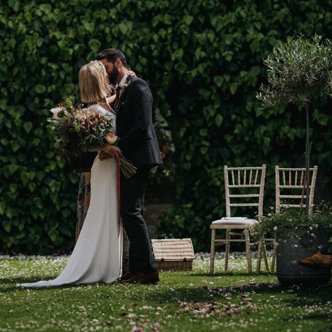 Bride and groom say 'I do' at Newburgh Priory with Italian twist