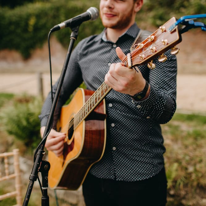 Wedding Entertainment  | Wedding Singer | Wedding Guitarist | DIY Rustic Tipi Wedding at Riverhill Gardens, Sevenoaks | Frances Sales Photography
