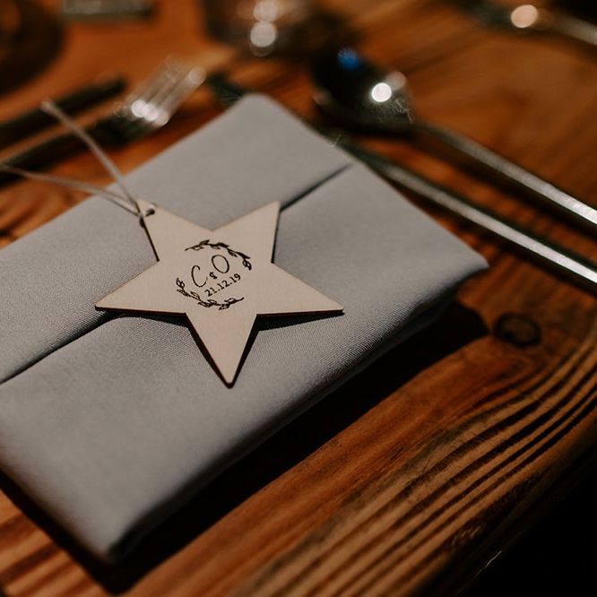 Wooden star place setting