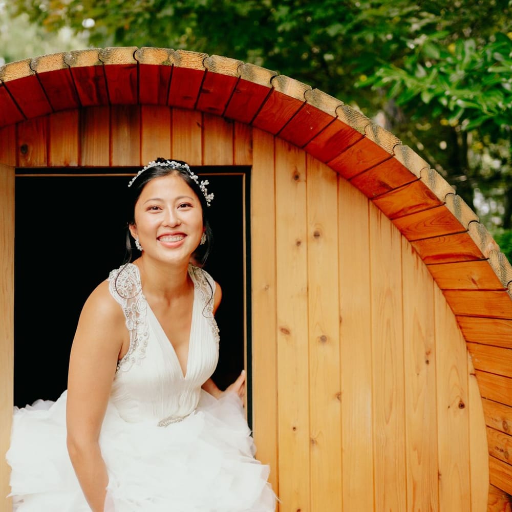 Bride in preloved wedding dress and detachable skirt