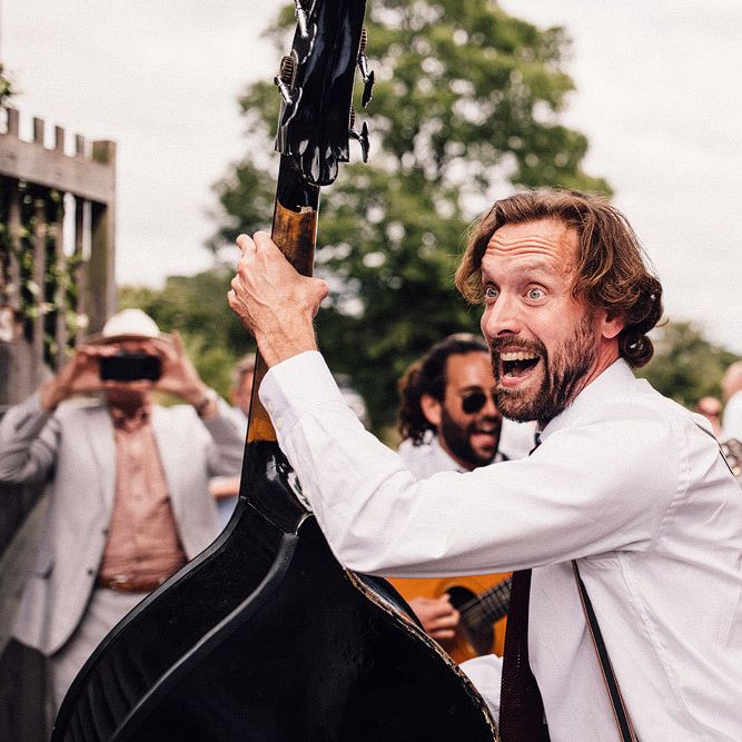 Wandering wedding band