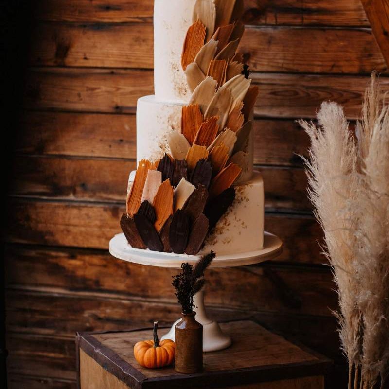 Wedding cake design with autumn wedding colours