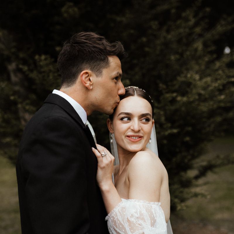 Bride In Detachable Sleeve Wedding Dress