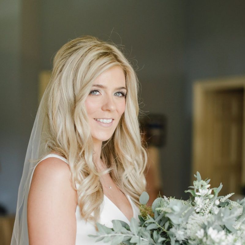 Natural bridal hair and makeup with long blonde hair