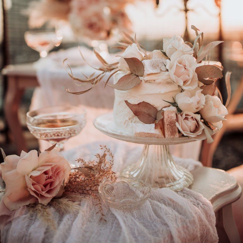 single tier wedding cake with blush roses