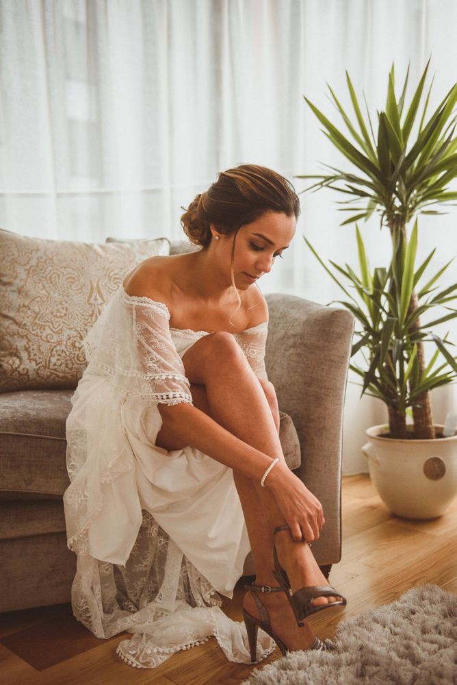 grace loves lace emanuela dress Grace - The kind of smile that would be cruel not to kiss... Shop the EMANUELA gown: http://bit.ly/2xCO3F7 Shop the AMILLA earring: http://bit.ly/2gdMsTE