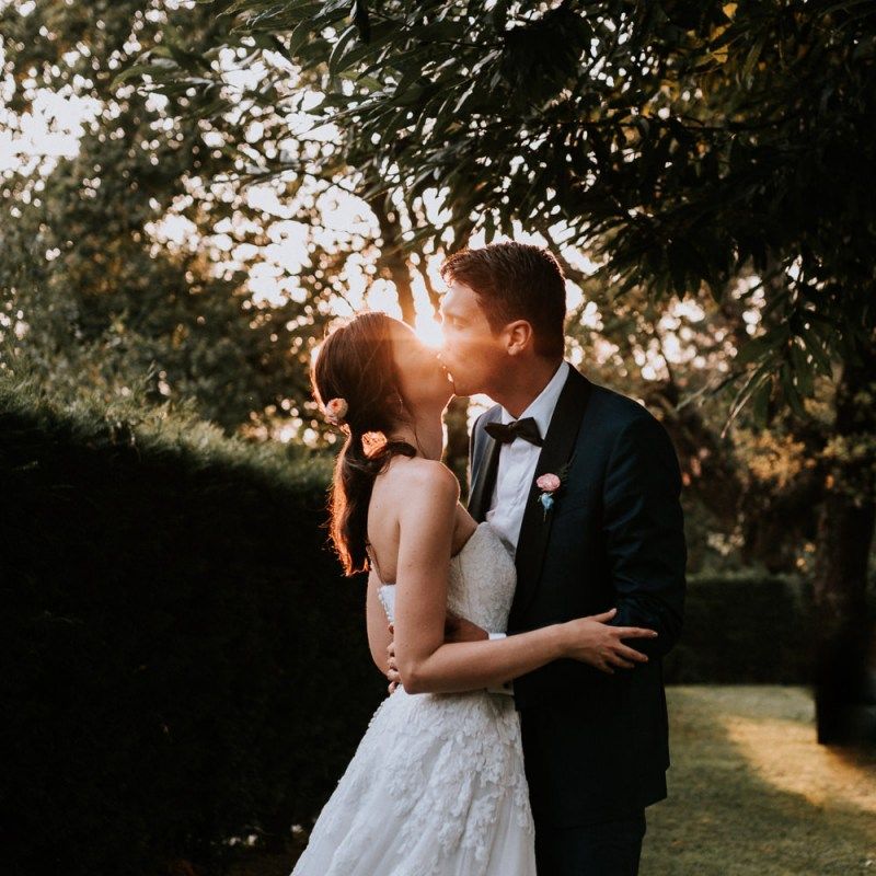 Bride and groom with pastel bouquet at Italian wedding