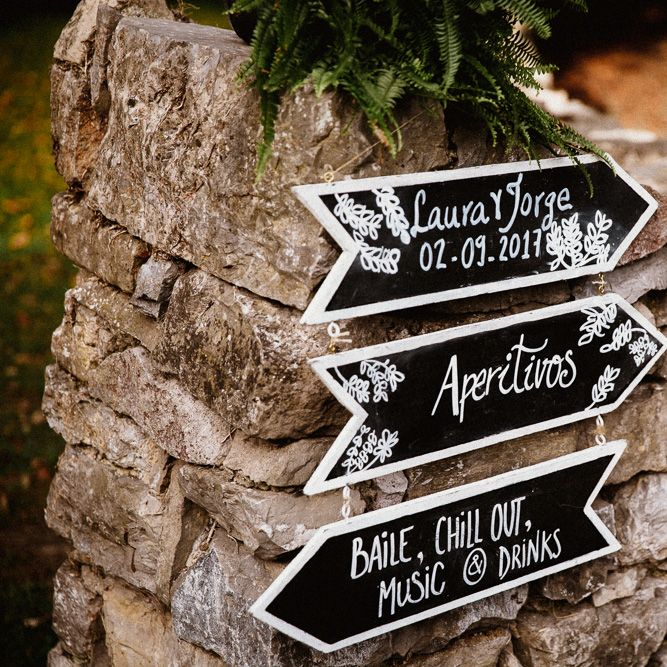 Signs Wedding Decor | Romantic Spanish Wedding at La Salgar Restaurant in Asturias | La Mar Studio Photography