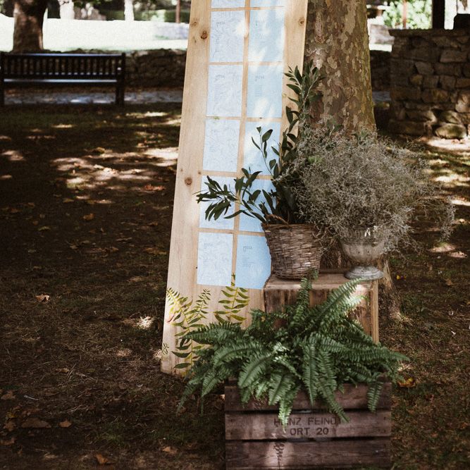 Wooden Table Plan | Wedding Decor | Romantic Spanish Wedding at La Salgar Restaurant in Asturias | La Mar Studio Photography