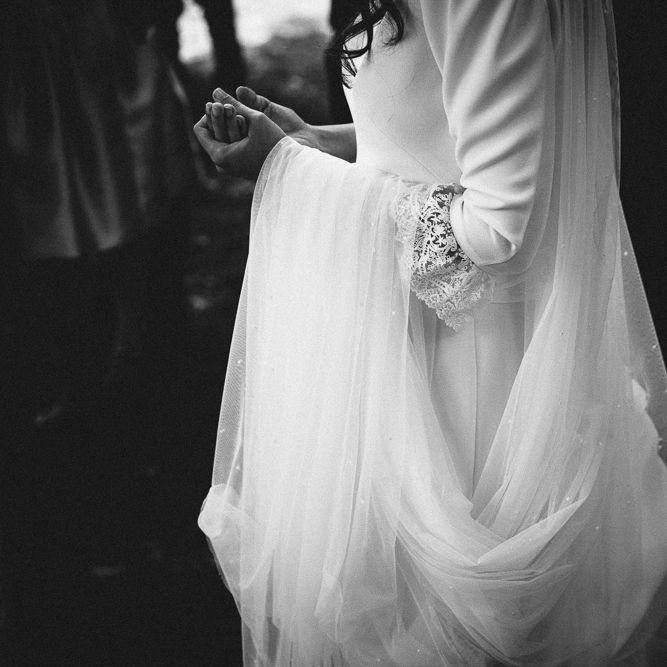 Bride in Nicolás Costura Bridal Gown | Romantic Spanish Wedding at La Salgar Restaurant in Asturias | La Mar Studio Photography