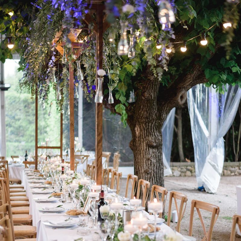 White flower wedding table decor