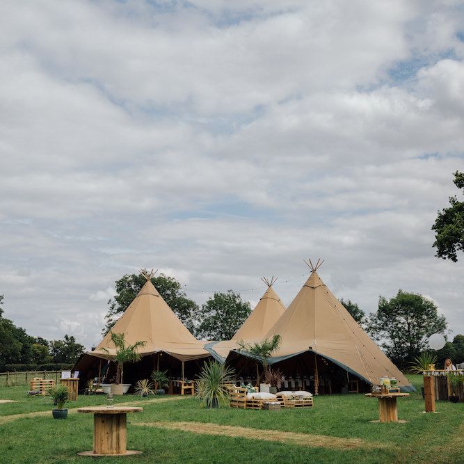Outdoor Wedding Ceremony &amp; Tipi Reception Planned by Benessamy Events | Red on Blonde Photography