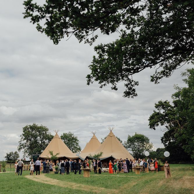 Outdoor Wedding Ceremony &amp; Tipi Reception Planned by Benessamy Events | Red on Blonde Photography