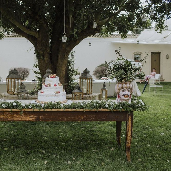 Rustic wedding cake table