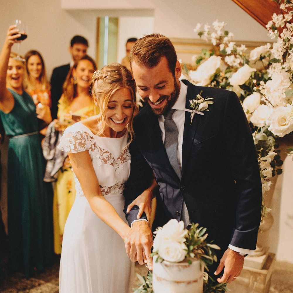 Cutting The Cake / Image By Ali Paul Photography
