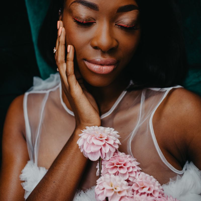 Bride with delicate pink lipstick and eyeliner