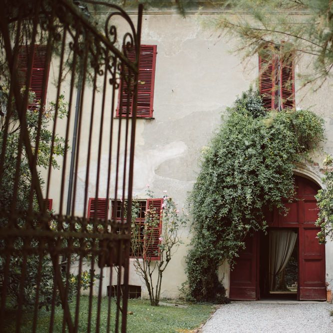 Green &amp; White Bohemian Wedding in the Rain at Castello di San Sebastiano da Po, Italy | Margherita Calati Photography | Second Shooter Carlo Vittorio