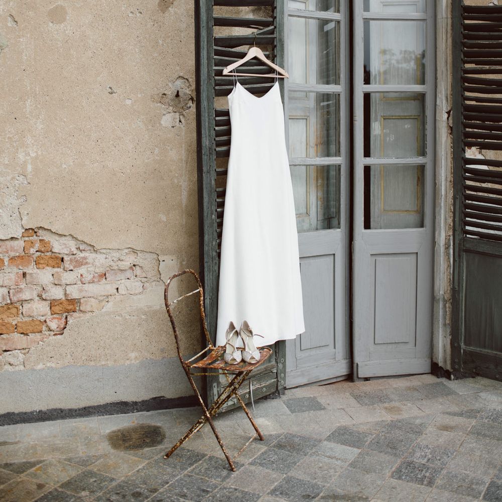 Laure de Sagazan Bridal Gown | Green &amp; White Bohemian Wedding in the Rain at Castello di San Sebastiano da Po, Italy | Margherita Calati Photography | Second Shooter Carlo Vittorio